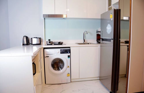 Chang Khlan Apartment | Modern Room with City Center Views in Chiang Mai