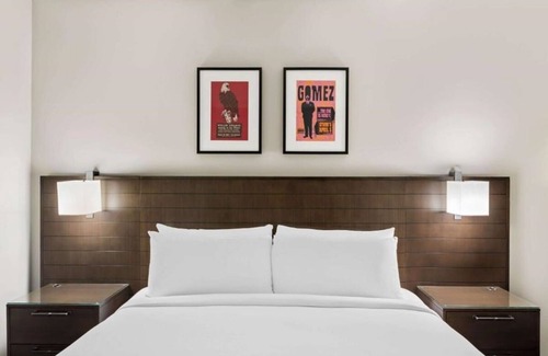 Bee Cave Hotel | Modern Room w/Scenic Rooftop Dining, Cozy Atmosphere, & Outdoor Pool