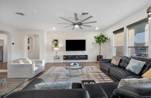 Round Rock House | Modern Round Rock Getaway with Private Hot Tub
