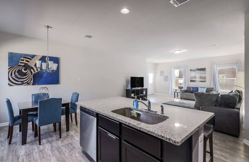 Round Rock House | Modern Round Rock Retreat Near Kalahari Resort & Breakfast