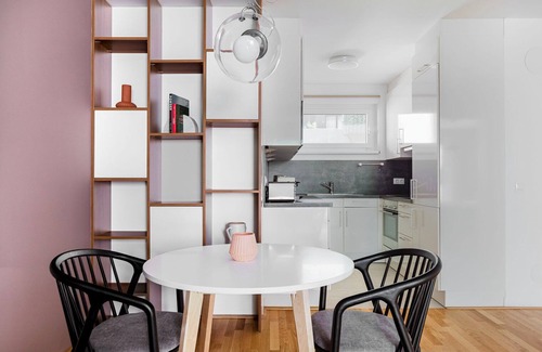 Funfhaus Apartment | Modern Rudolfsheim-Fünfhaus 1BR w/Elevator, by Bluwground