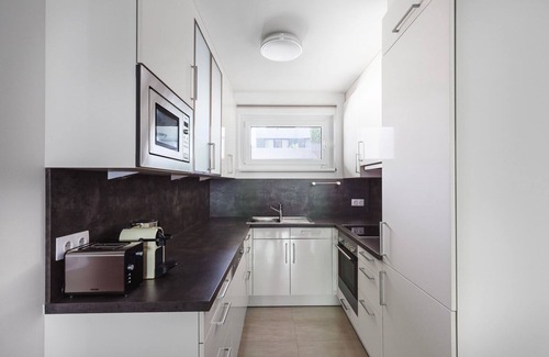 Funfhaus Apartment | Modern Rudolfsheim-Fünfhaus 1BR w/Elevator, by Bluwground