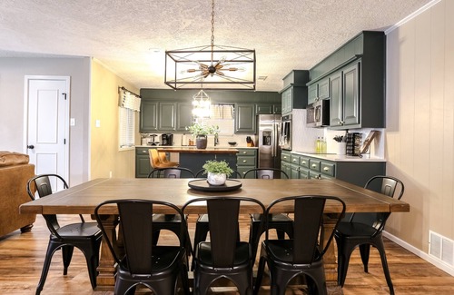 Bowie House | Exceptional Modern Rustic 5 Bedroom with Family-Friendly Amenities