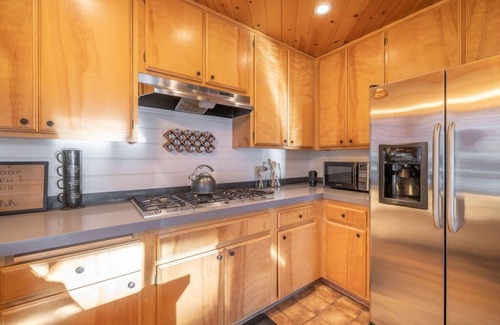 Moonridge Cabin | Modern Rustic Cabin with Spa, Steps from Ski Resort & Zoo