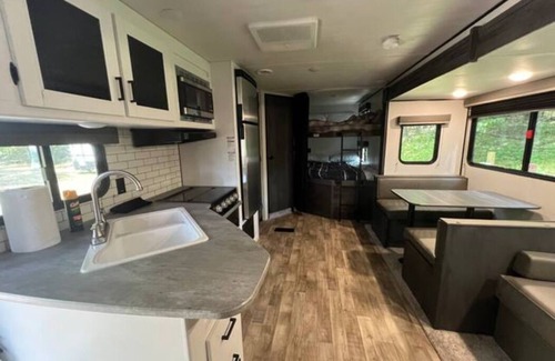 Catskill House | Modern RV Camper #2: Pet-Friendly Oasis in Nature