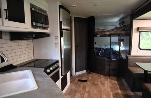 Catskill House | Modern RV Camper #2: Pet-Friendly Oasis in Nature
