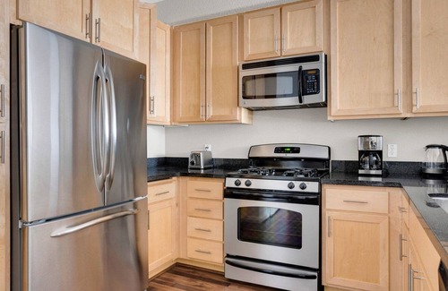 San Bruno Apartment | Stylish San Bruno 1BR with Pool & Gym Near Major Highways