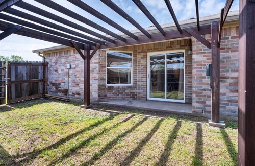 Temple House | Modern Sanctuary Getaway Minutes Away From Major Shopping Areas in Central TX