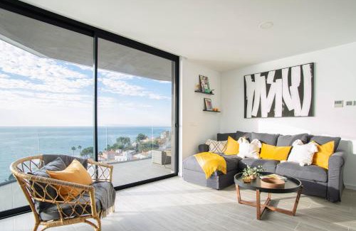 L'Albufereta Apartment | Stylish Oceanfront East Wind Hotel with Pool & Breakfast