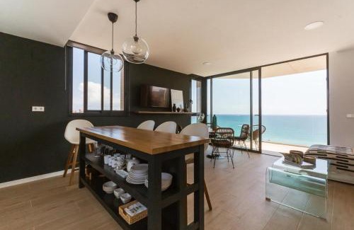 L'Albufereta Apartment | Modern Oceanfront Getaway with Pool & Pet-Friendly Rooms