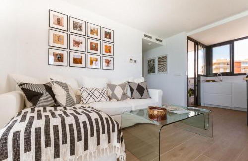 L'Albufereta Apartment | Modern Oceanfront Getaway with Pool & Pet-Friendly Rooms