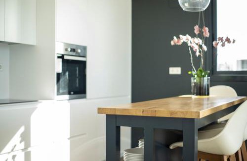 L'Albufereta Apartment | Modern Oceanfront Getaway with Pool & Pet-Friendly Rooms