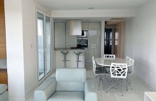 Germasogeia Apartment | Modern seafront apartment