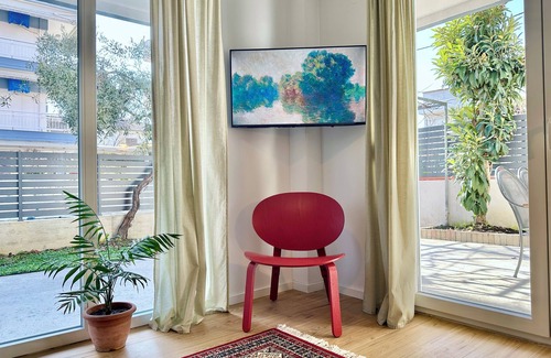 Olymbiaki Akti Apartment | Modern Seaside Retreat with Private Patio for Families