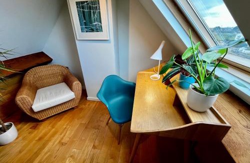 Shoreham-by-Sea House | Modern Seaside Townhouse with Sauna Near Brighton