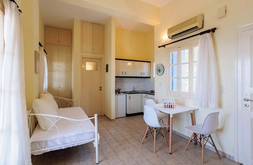 Diasella Apartment | Modern Seaview Nest with Pool & Panoramic Views