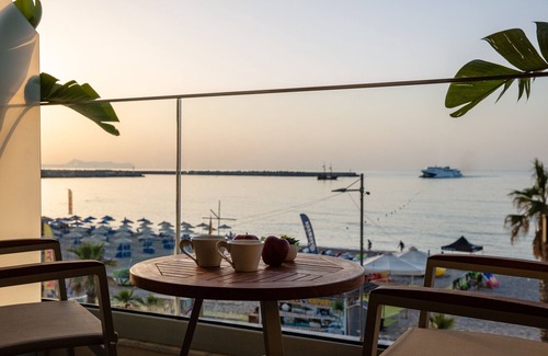 Atsipópoulon Apartment | Trendy SeaView Studio with Pool and Oceanfront Access