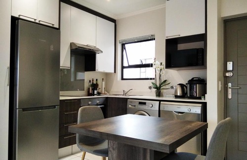 Lone Hill Apartment | Secure Apartment with Pool in Trendy Fourways - Rated 9/10