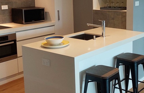 Bilgola Plateau Apartment | Elegant Apartment with Ocean Views and Pool Access