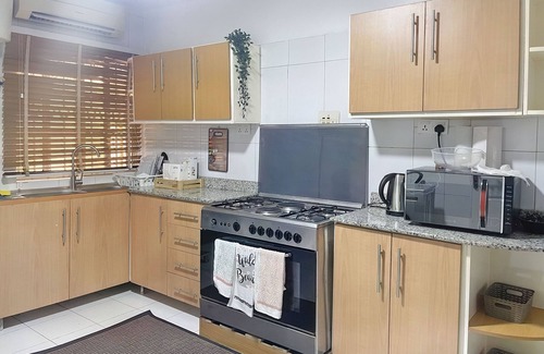 Ofin House | Stylish Semi-Detached House with Spa and Hot Tub