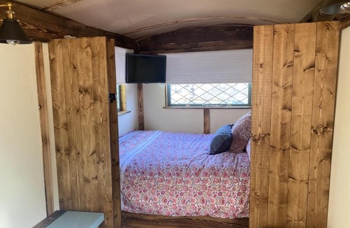 Turnchapel House | Exceptional Stay at Modern Shepherd's Hut in St Anne's