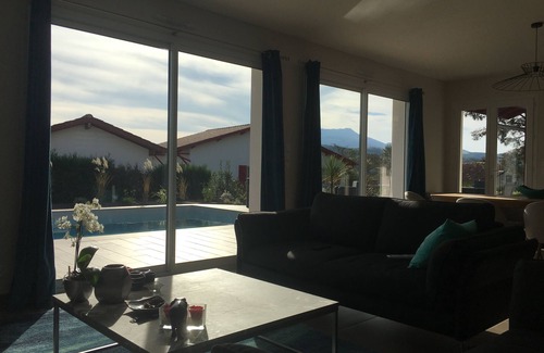 Saint-Pee-sur-Nivelle House | Modern Villa with Pool and Ocean Views – Guest Rated 10/10