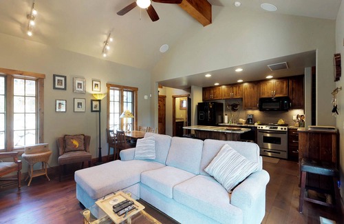 Tamarack Resort Cottage | Stylish Ski-In/Ski-Out Cottage with Outdoor Fire & Grill