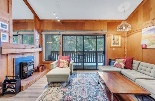 Bear Valley Apartment | Top-Rated Modern Condo with Child-Friendly Amenities