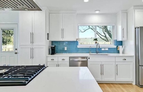 North Austin Civic Association House | Modern Smart Home with Pool in Central & Quiet Location