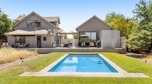 Geyserville House | Modern Sonoma Retreat with Private Pool - Valley Vineyards