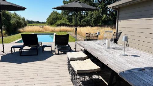 Geyserville House | Modern Sonoma Retreat with Private Pool - Valley Vineyards