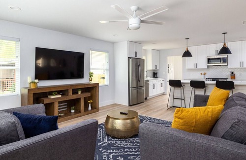 Sweetbriar House | Modern South Austin Home: Close to Downtown with Great Amenities