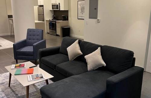 Downtown Los Angeles Condo | Stylish 1 Bedroom Loft in DTLA - Free Parking Available