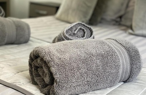 Markhouse Apartment | Stylish 1 Bed Apartment with Free Parking in Trendy London