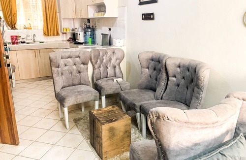 Kikuyu Apartment | Pet-Friendly 1 Bedroom Apartment with Family Amenities