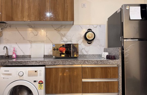 Andheri Apartment | Modern Spacious 1-bedroom apartment for workstays in the heart of Mumbai