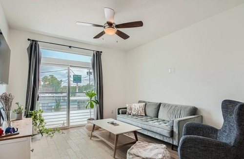 Dawson House | Modern Spacious 1BR in the heart of Austin