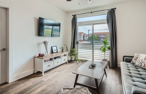 Dawson House | Modern Spacious 1BR in the heart of Austin