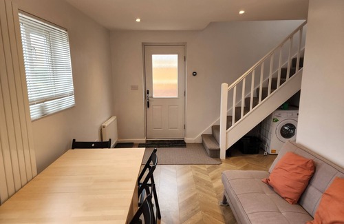 Guildford House | Modern 3BR Home in Guildford - Child Friendly Retreat