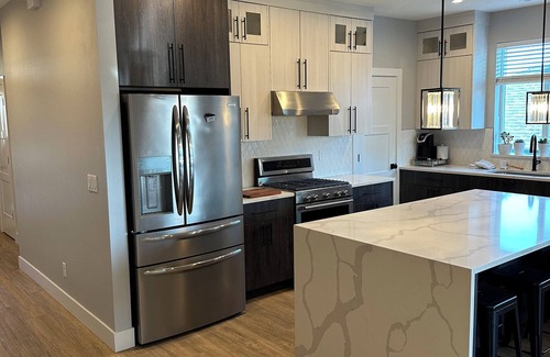La Center House | Modern spacious 4-bdrm. house in beautiful La Center, with AC & pets allowed.