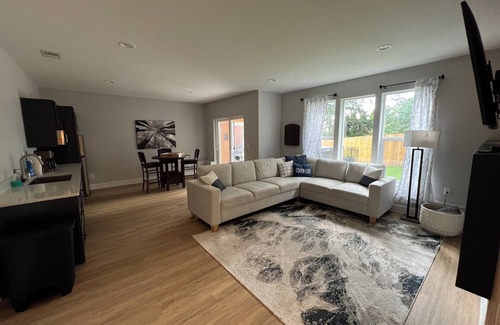 La Center House | Modern spacious 4-bdrm. house in beautiful La Center, with AC & pets allowed.