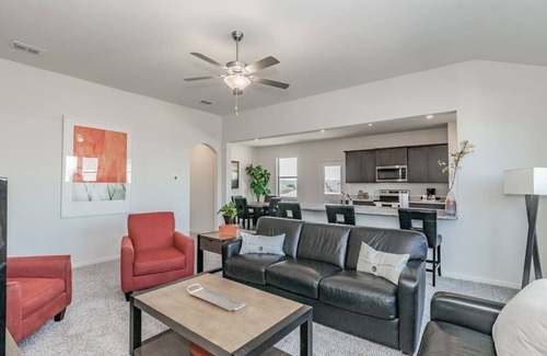 Seagoville House | Modern 4BR Retreat for Families & Groups - Guest Rated 10/10