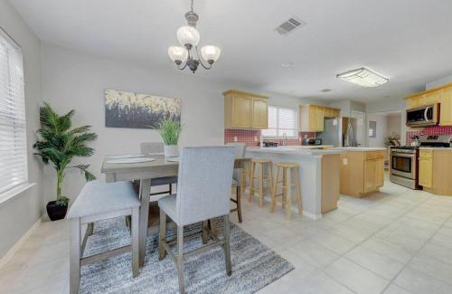 Deer Creek Ranch House | Modern 6-Bedroom Home with Pool Table & BBQ for Families