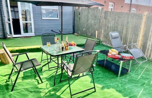 Manchester Apartment | Comfortable 3-Bedroom Home with Child-Friendly Amenities