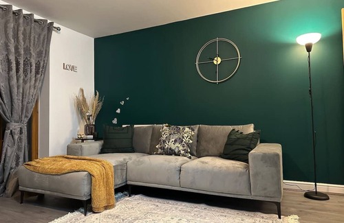 Bensham Manor Apartment | Modern Child-Friendly Apartment for Your Next Getaway