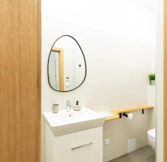 Zizkov Apartment | Pet-Friendly Apartment Steps from Old Town | Rated 10/10
