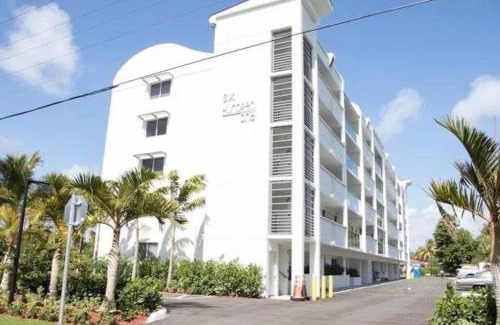 Boca Raton Apartment | Modern spacious condo steps from the beach