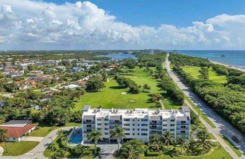 Boca Raton Apartment | Modern spacious condo steps from the beach