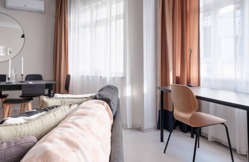 Tophane Apartment | Modern Spacious Flat w Balcony 5 min to Taksim