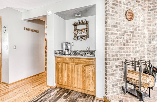 Rhododendron House | Modern Getaway with Private Hot Tub & Game Room Awaits